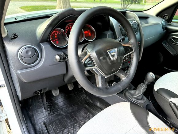 HATASIZ 4X4 DACIA DUSTER 1.5 DCI LAUREATE 2017 MODEL TEMİZ ! ! !