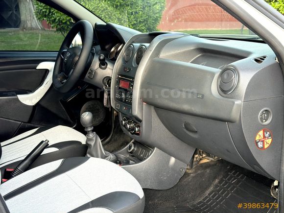 HATASIZ 4X4 DACIA DUSTER 1.5 DCI LAUREATE 2017 MODEL TEMİZ ! ! !