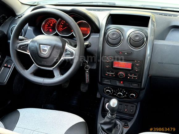 HATASIZ 4X4 DACIA DUSTER 1.5 DCI LAUREATE 2017 MODEL TEMİZ ! ! !