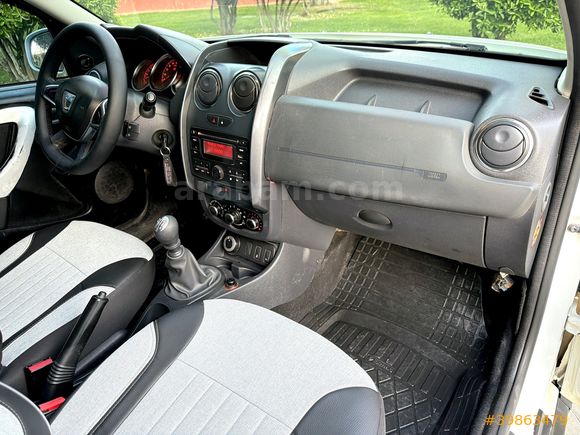 HATASIZ 4X4 DACIA DUSTER 1.5 DCI LAUREATE 2017 MODEL TEMİZ ! ! !