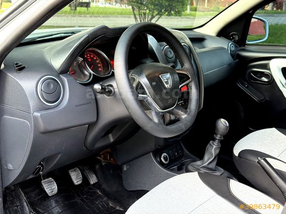 HATASIZ 4X4 DACIA DUSTER 1.5 DCI LAUREATE 2017 MODEL TEMİZ ! ! !