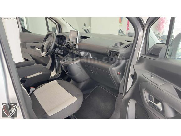 Hatasız Boyasız 2023 1.5 Blue HDI Feel Bold Otm 41.000 km