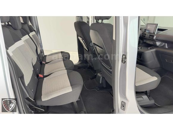 Hatasız Boyasız 2023 1.5 Blue HDI Feel Bold Otm 41.000 km
