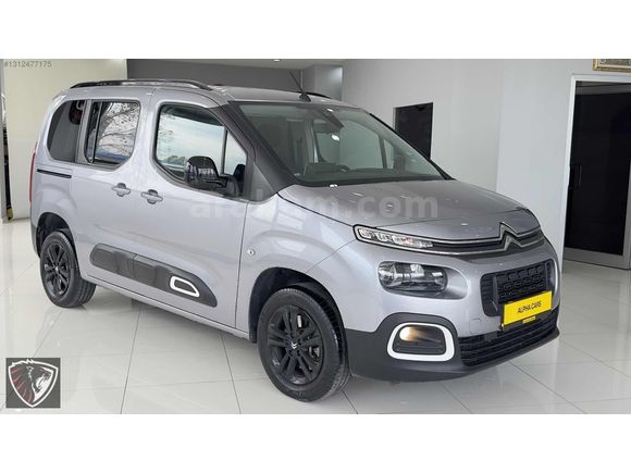 Hatasız Boyasız 2023 1.5 Blue HDI Feel Bold Otm 41.000 km