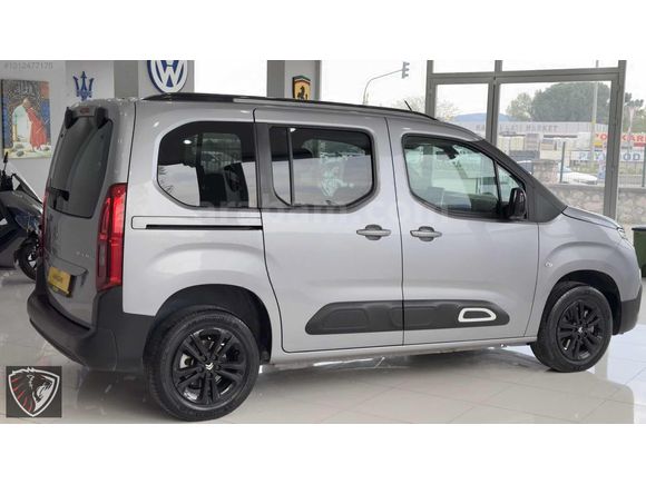 Hatasız Boyasız 2023 1.5 Blue HDI Feel Bold Otm 41.000 km