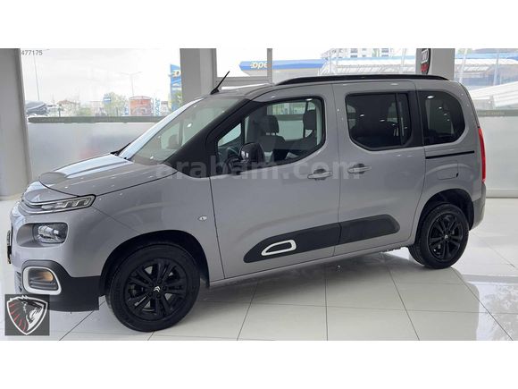 Hatasız Boyasız 2023 1.5 Blue HDI Feel Bold Otm 41.000 km