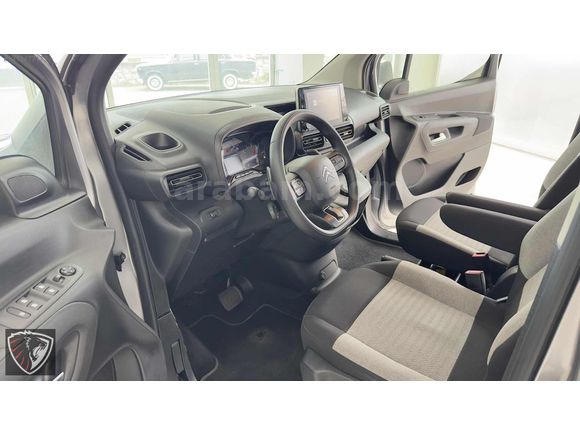 Hatasız Boyasız 2023 1.5 Blue HDI Feel Bold Otm 41.000 km
