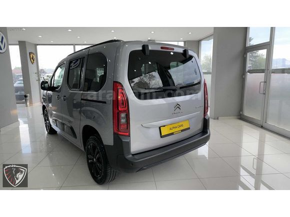 Hatasız Boyasız 2023 1.5 Blue HDI Feel Bold Otm 41.000 km