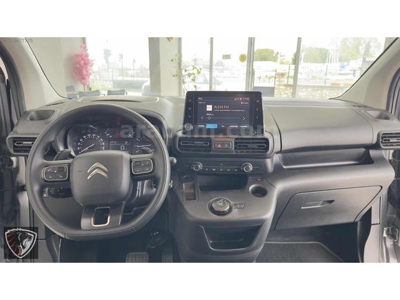 Hatasız Boyasız 2023 1.5 Blue HDI Feel Bold Otm 41.000 km