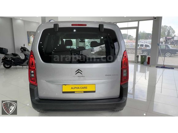 Hatasız Boyasız 2023 1.5 Blue HDI Feel Bold Otm 41.000 km