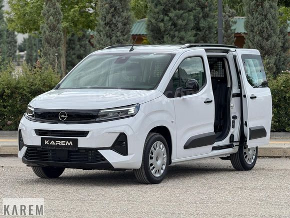 2026 MODEL SIFIR KM OPEL COMBO ESSENTİAL YÜKSEK ORTA KONSOLLU
