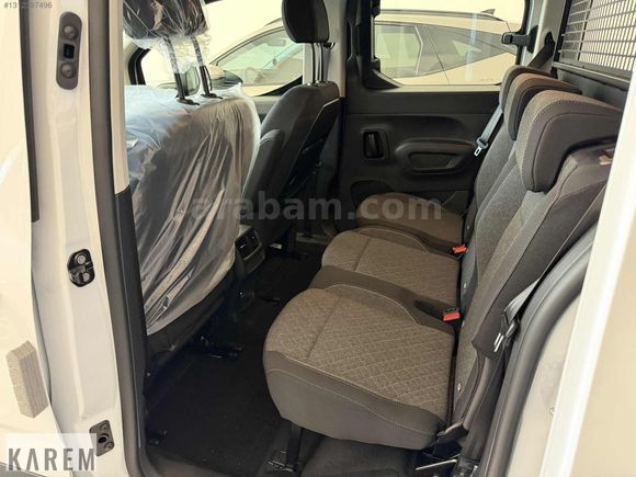 2026 MODEL SIFIR KM OPEL COMBO ESSENTİAL YÜKSEK ORTA KONSOLLU