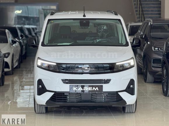 2026 MODEL SIFIR KM OPEL COMBO ESSENTİAL YÜKSEK ORTA KONSOLLU