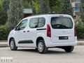 2026 MODEL SIFIR KM OPEL COMBO ESSENTİAL YÜKSEK ORTA KONSOLLU