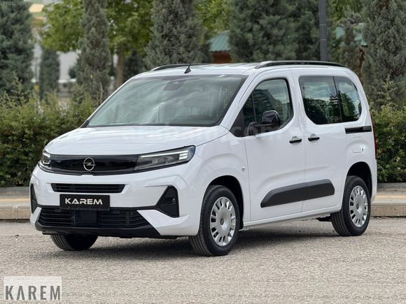 2026 MODEL SIFIR KM OPEL COMBO ESSENTİAL YÜKSEK ORTA KONSOLLU