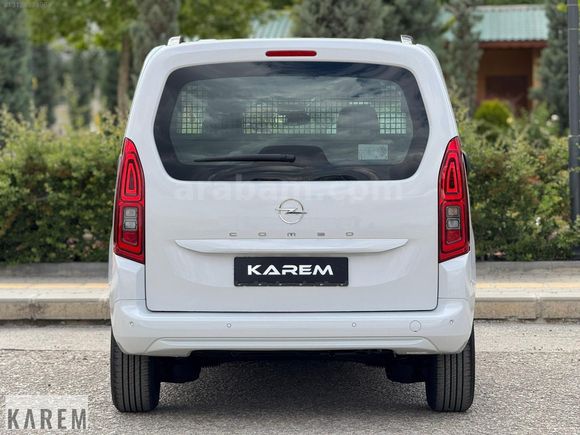 2026 MODEL SIFIR KM OPEL COMBO ESSENTİAL YÜKSEK ORTA KONSOLLU