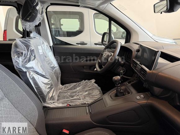 2026 MODEL SIFIR KM OPEL COMBO ESSENTİAL YÜKSEK ORTA KONSOLLU