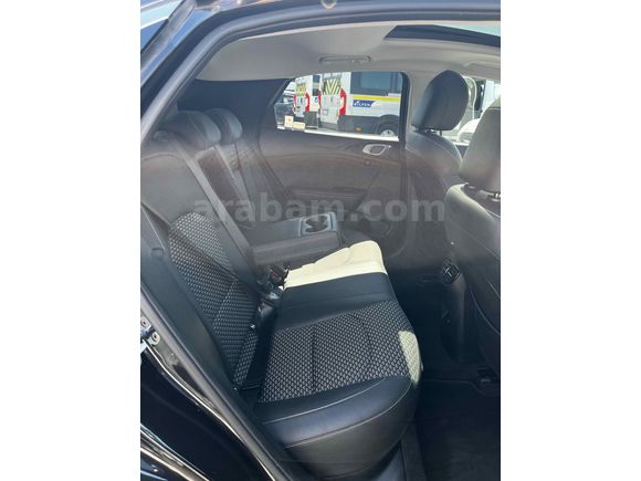 Sahibinden Kia XCeed 1.5 T-GDI Elegance 2025 Model 