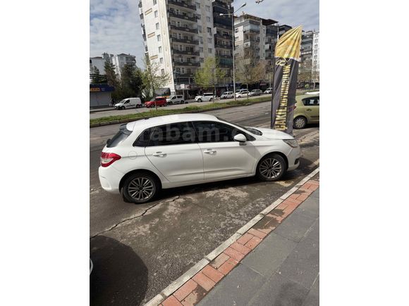 Sahibinden Citroen C4 1.6 e-HDi Confort Plus 2012 Model  250.000 km Beyaz