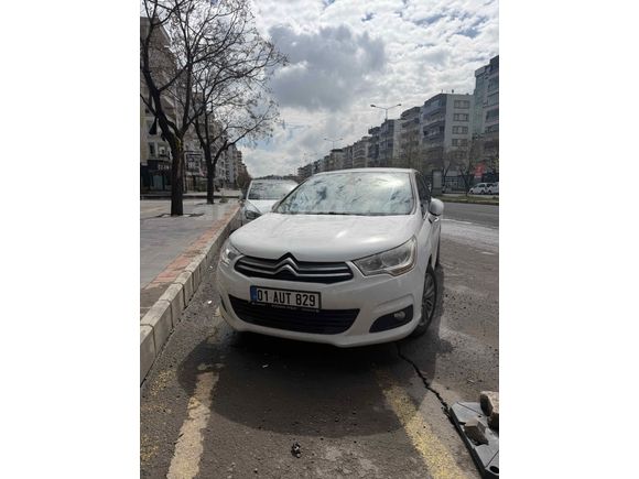 Sahibinden Citroen C4 1.6 e-HDi Confort Plus 2012 Model  250.000 km Beyaz
