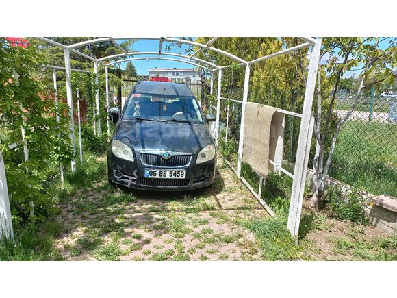Skoda Roomster 1.6 Torpido Soğutmalı dolu bir model