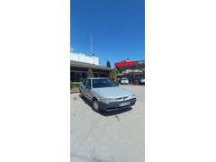 Görünümü ve duruşu çok temiz bir araç.reno 19.2000 model.