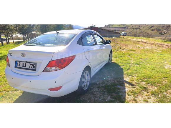 Sahibinden Hyundai Accent Blue 1.4 D-CVVT Mode Plus 2016 Model  65.000 km Beyaz