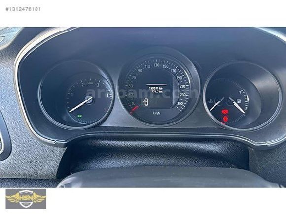 2017 OTOMATİK MEGANE TESLA EKRAN/GERİ GÖRÜŞ/SIFIR LASTİK!