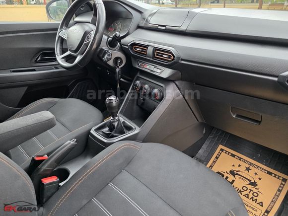 E K GARAJ'dan 2023 DACİA SANDERO STEPWAY 1.0TCE ESSENTİAL