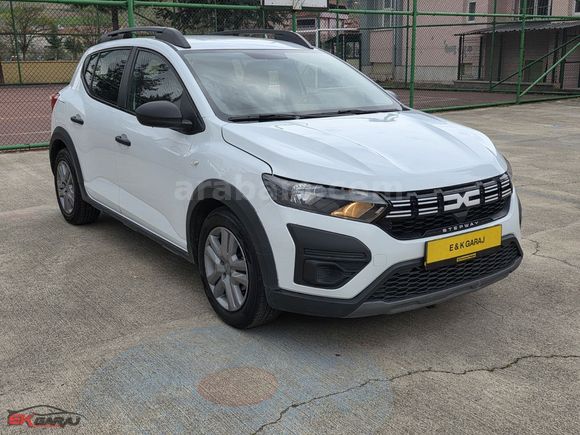 E K GARAJ'dan 2023 DACİA SANDERO STEPWAY 1.0TCE ESSENTİAL