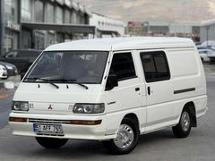 Mitsubishi L 300