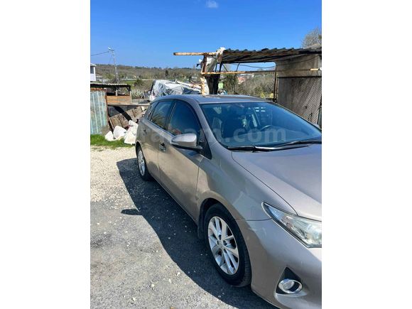 Sahibinden Toyota Auris 1.4 D-4D Active 2014 Model 