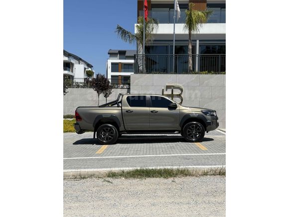 Sahibinden Toyota Hilux 2.4 D-4D 4x4 Invincible 2023 Model 