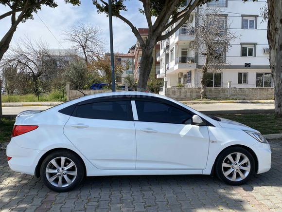 Sahibinden Hyundai Accent Blue 1.6 CRDI Mode Plus 2014 Model 