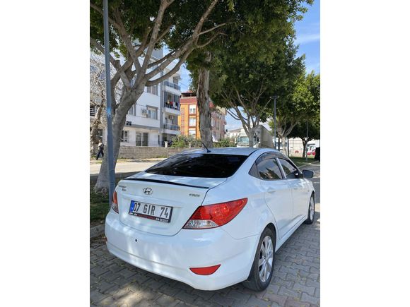 Sahibinden Hyundai Accent Blue 1.6 CRDI Mode Plus 2014 Model 