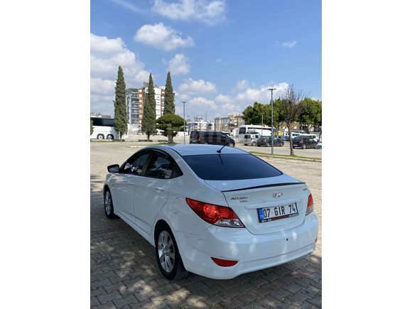 Sahibinden Hyundai Accent Blue 1.6 CRDI Mode Plus 2014 Model 