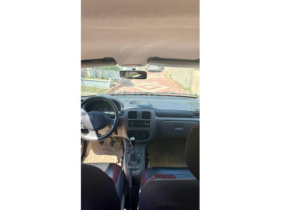 Sahibinden Renault Clio 1.4 RN 2000 model motor sıfır takıldı kaporta hariç son 1 yılda hepsi yapıldı servis bakımlı aracıma kefilim otomatik araç ola