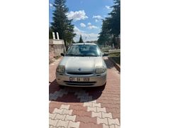Sahibinden Renault Clio 1.4 RN 2000 Model
