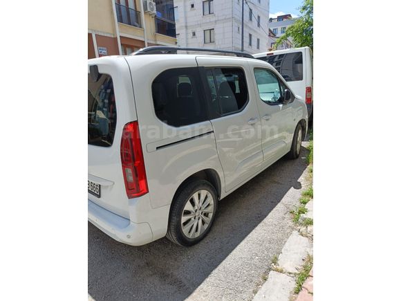 Sahibinden orjinal Opel Combo 1.5 CDTI Elegance 2023 Model