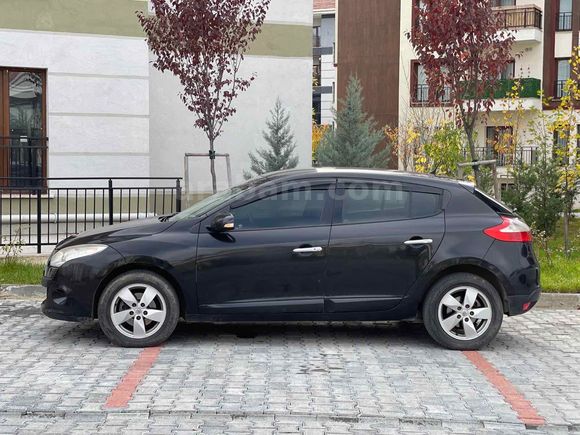 Sahibinden Renault Megane 1.5 dCi Dynamique 2011 Model  183.000 km Siyah