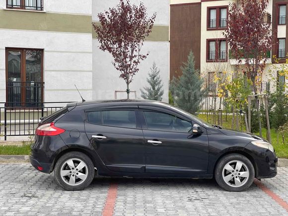 Sahibinden Renault Megane 1.5 dCi Dynamique 2011 Model  183.000 km Siyah