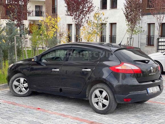 Sahibinden Renault Megane 1.5 dCi Dynamique 2011 Model  183.000 km Siyah