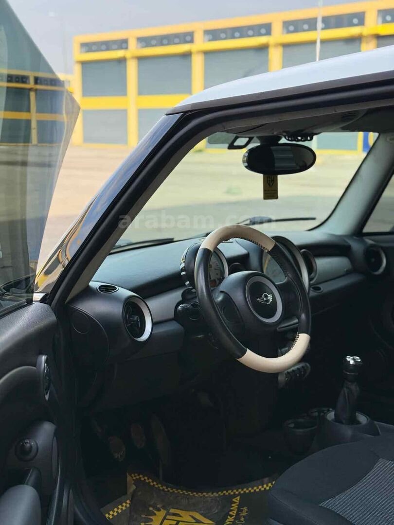 Sahibinden Motoru sıfır yapılı Mini Cooper 1.6 2010 Model Hatay 220 km Siyah 4