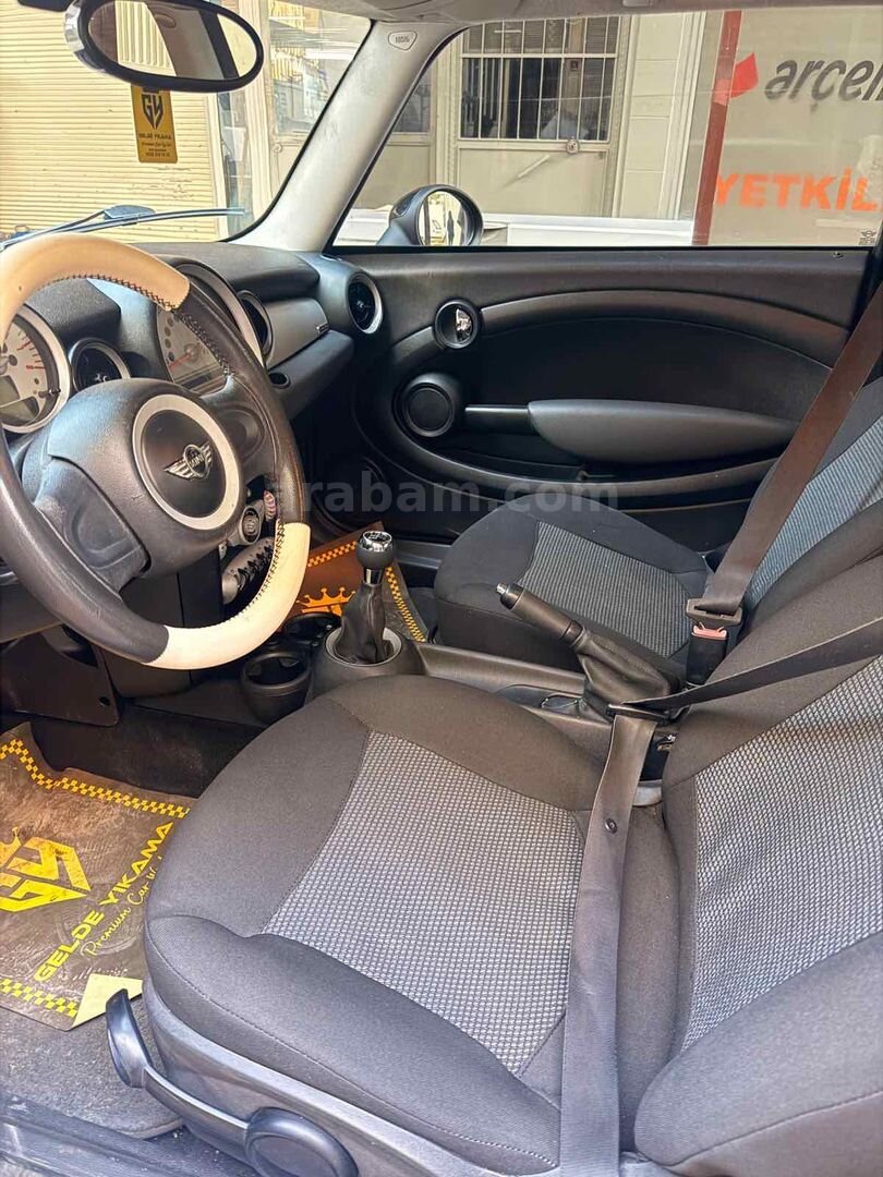 Sahibinden Motoru sıfır yapılı Mini Cooper 1.6 2010 Model Hatay 220 km Siyah 2