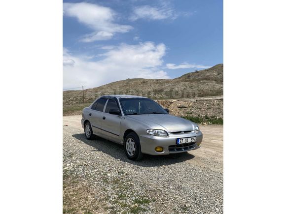 Değişensiz Boyasız Hyundai Accent 1.3 LX 2000 Model 200.000km