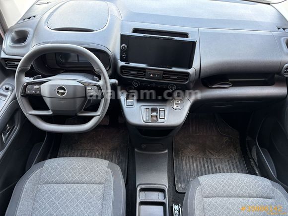 Galeriden Opel Combo 1.5 CDTI Essential 2025 Model İstanbul 8.785 km Beyaz