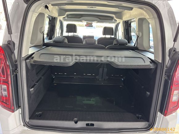 Galeriden Opel Combo 1.5 CDTI Essential 2025 Model İstanbul 8.785 km Beyaz