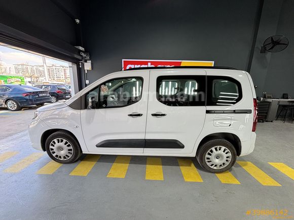 Galeriden Opel Combo 1.5 CDTI Essential 2025 Model İstanbul 8.785 km Beyaz
