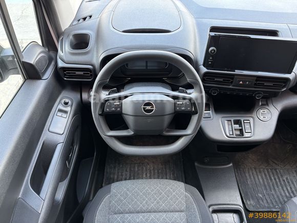 Galeriden Opel Combo 1.5 CDTI Essential 2025 Model İstanbul 8.785 km Beyaz
