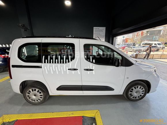 Galeriden Opel Combo 1.5 CDTI Essential 2025 Model İstanbul 8.785 km Beyaz